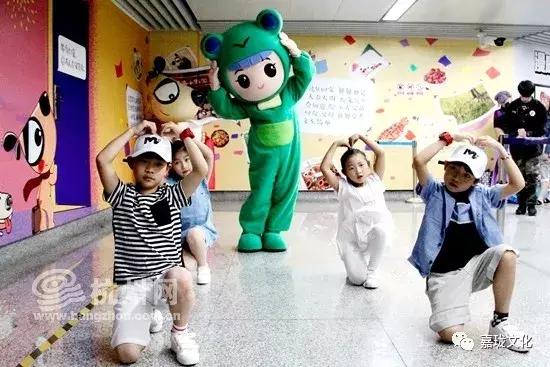 地铁进站动漫,动漫地铁专列发车