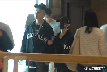 邓紫棋与男友穿情侣装,邓紫棋晒和男友机场照