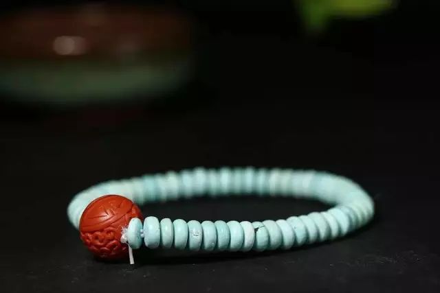 绿松有黑线还值得盘玩吗,绿松有红色的吗