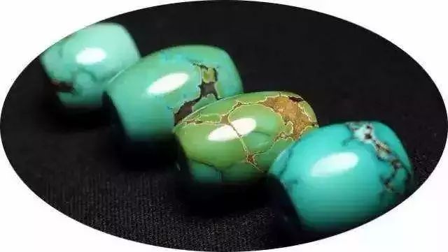 绿松有黑线还值得盘玩吗,绿松有红色的吗