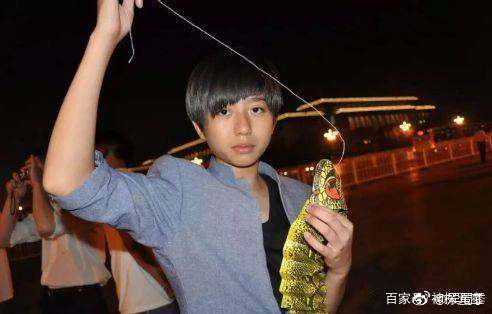 蔡徐坤整容？网友：你怕是瞎了吧！