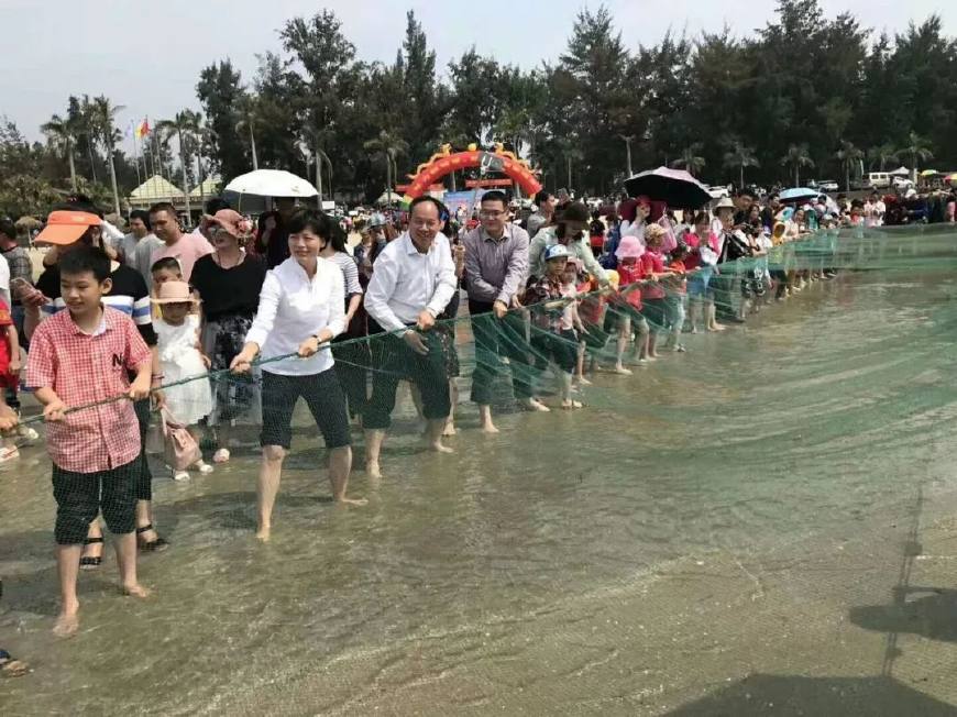 人真多！要挤爆金滩了，防城港再一次嗨翻了！