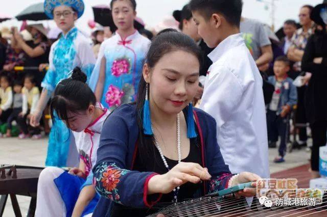 人真多！要挤爆金滩了，防城港再一次嗨翻了！