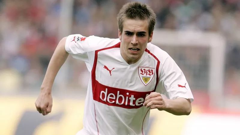 这位1米7的巨人已离开绿茵场上快1年了,你还记得吗?