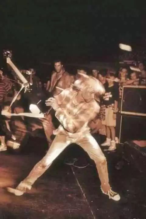 匡威穿了几年都不流行,穿了三年的匡威