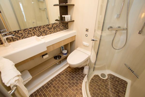 黄晓明坐游轮,黄晓明夫妇豪华邮轮