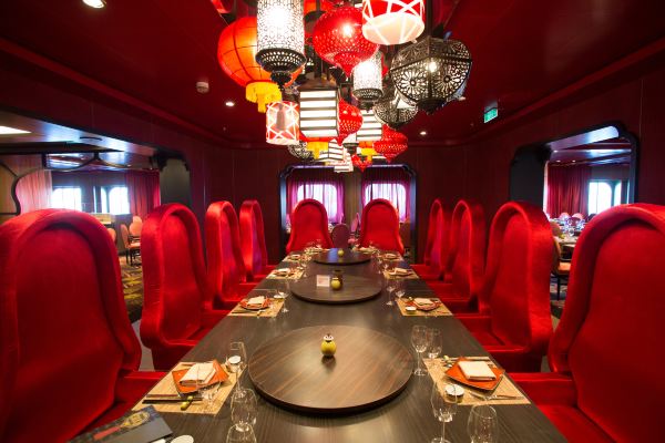 黄晓明坐游轮,黄晓明夫妇豪华邮轮