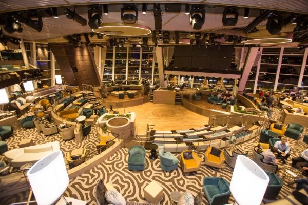 黄晓明坐游轮,黄晓明夫妇豪华邮轮