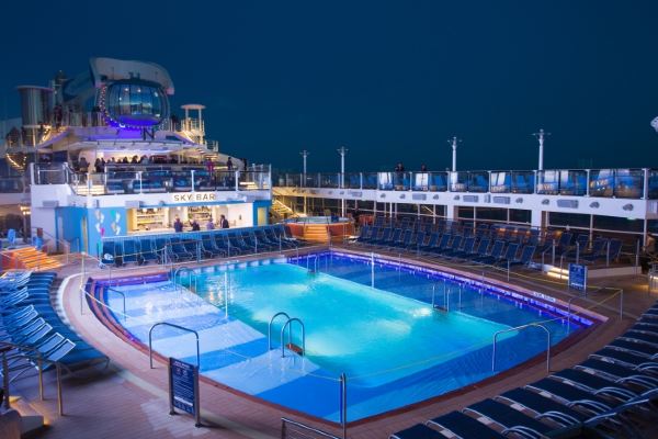 黄晓明坐游轮,黄晓明夫妇豪华邮轮