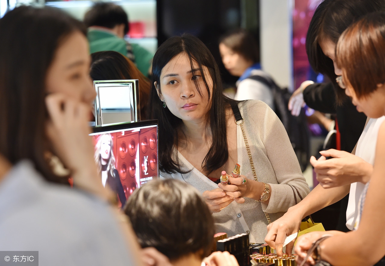 老公和我离婚后再结婚了,因为婚礼上丈夫打了她一巴掌逃婚