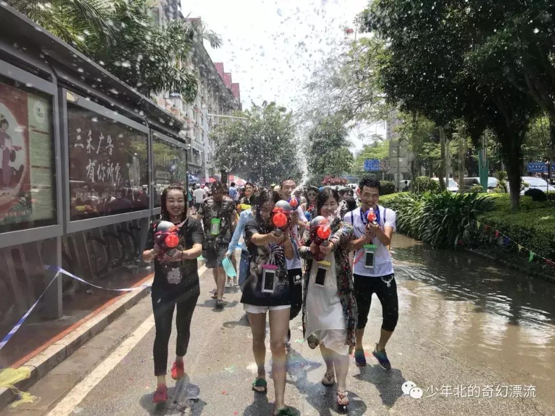 西双版纳最新傣族泼水节,体验云南西双版纳泼水节