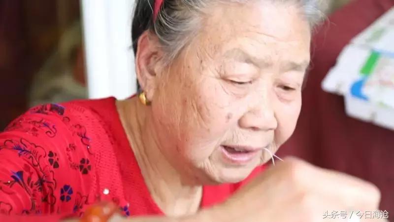 一个靠脸吃饭的女人,一个靠脸吃饭的姑娘