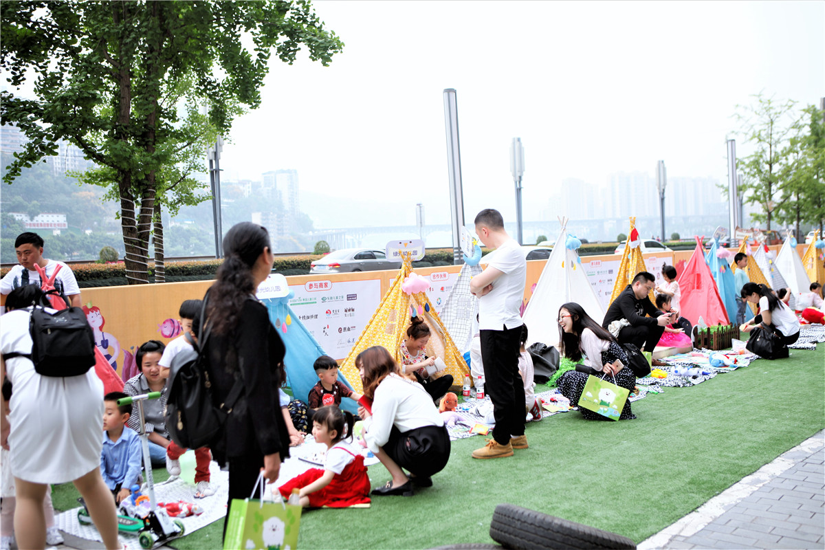 周末不要宅在家了,带上你的小宝贝一起来北滨路上的童话小镇吧