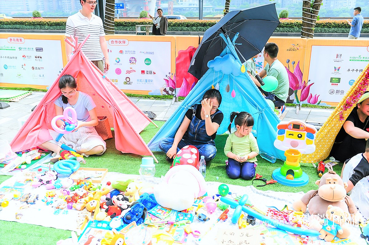 周末不要宅在家了,带上你的小宝贝一起来北滨路上的童话小镇吧