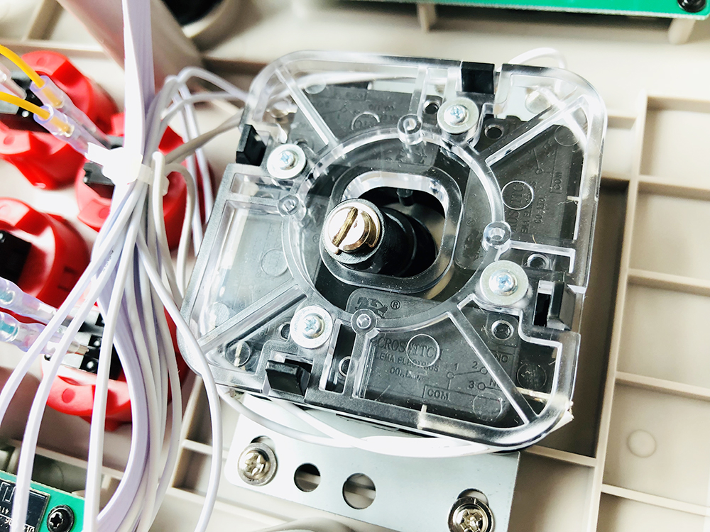 卖情怀抵不上填空白八位堂N30蓝牙街机摇杆评测