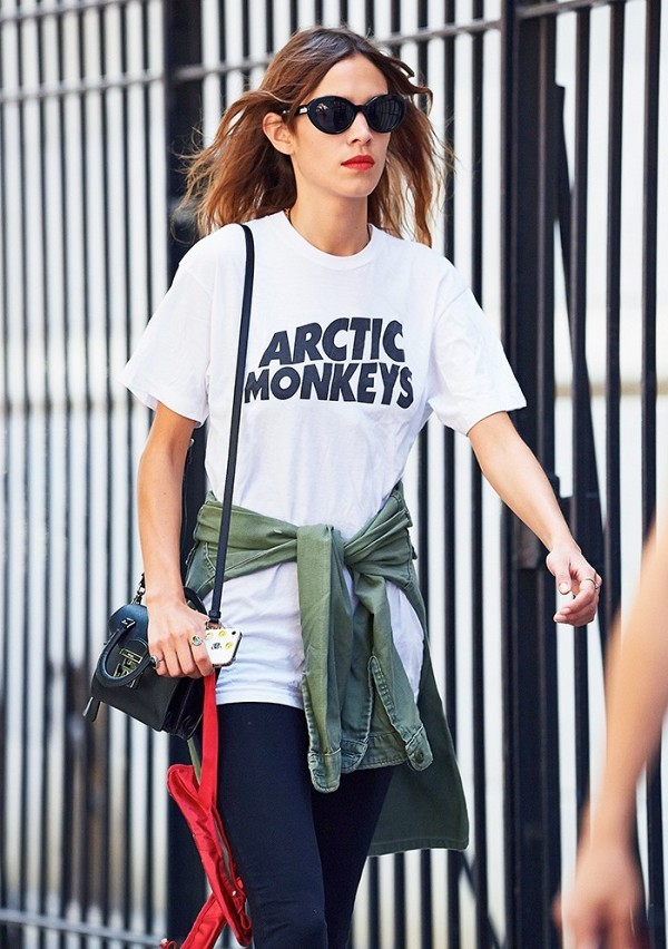 t恤买大了怎么搭配裙子,t恤买大了怎么办教你一招