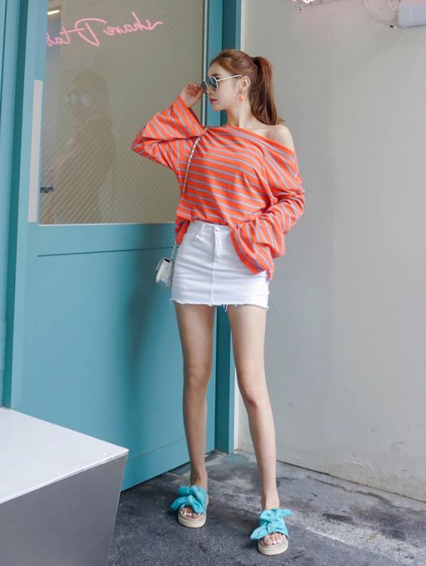 t恤买大了怎么搭配裙子,t恤买大了怎么办教你一招