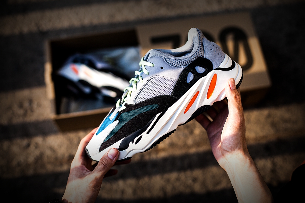 yeezyboost700真假脚感 (yeezy boost 700到底是什么鞋)