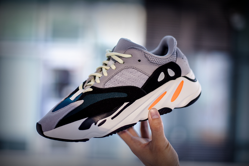 yeezyboost700真假脚感 (yeezy boost 700到底是什么鞋)