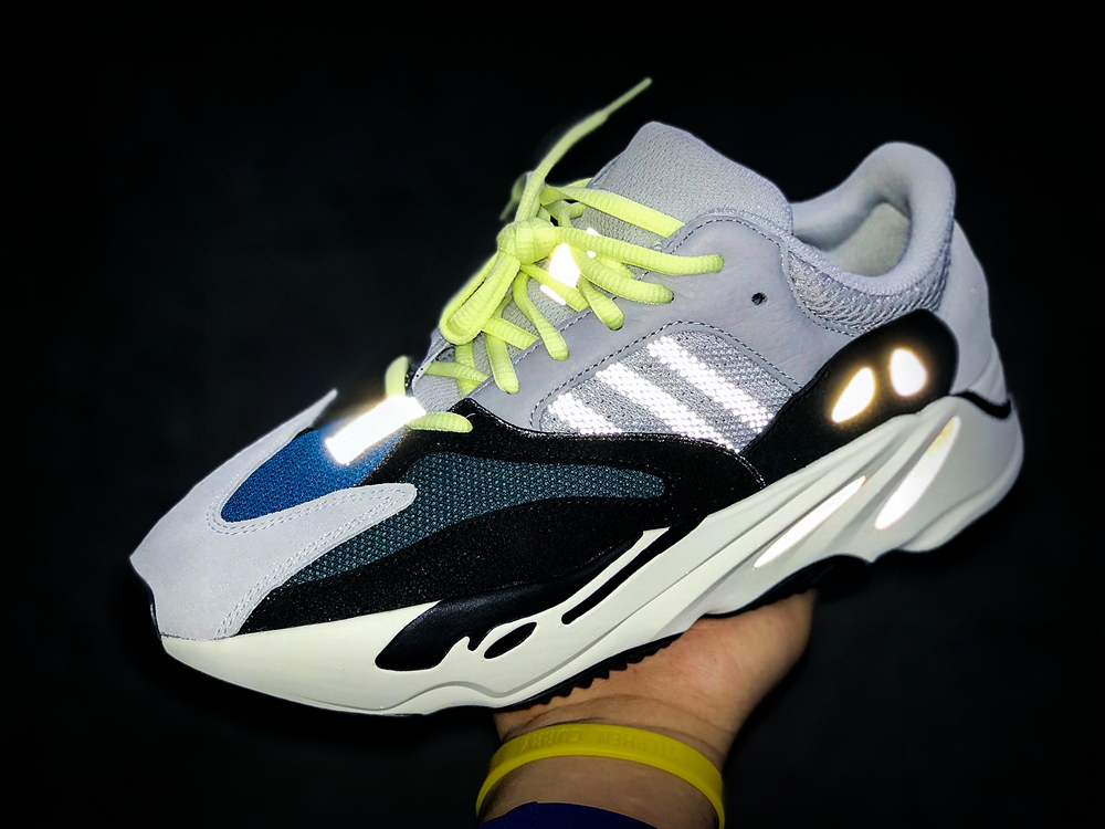 yeezyboost700真假脚感 (yeezy boost 700到底是什么鞋)