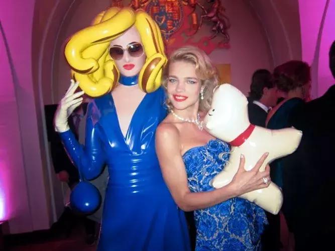 世界最大牌*气娃充**娃，走到哪儿都会引起骚动……