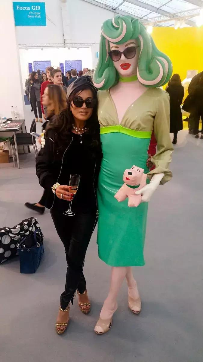 世界最大牌*气娃充**娃，走到哪儿都会引起骚动……