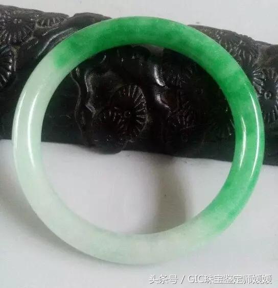 紫罗兰翡翠手镯挑选技巧,翡翠手镯怎么挑选入门