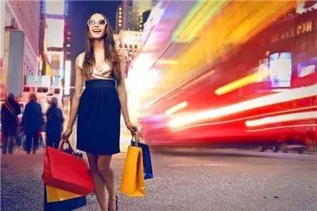 美国留学一年生活费多少钱 (美国留学一个月生活费多少)