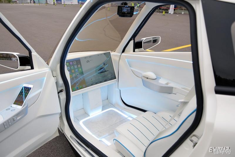 体验感极强的电动车,现代感很强的两轮电动车