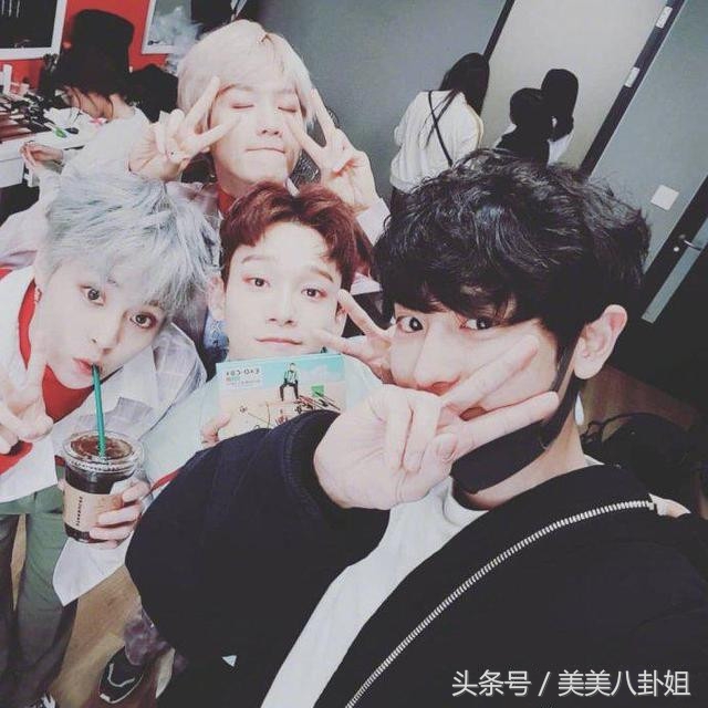 exo三巡张艺兴朴灿烈粉色西装,吴世勋朴灿烈泰国接机