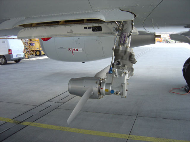 空难新闻报道,越洋236滑翔机