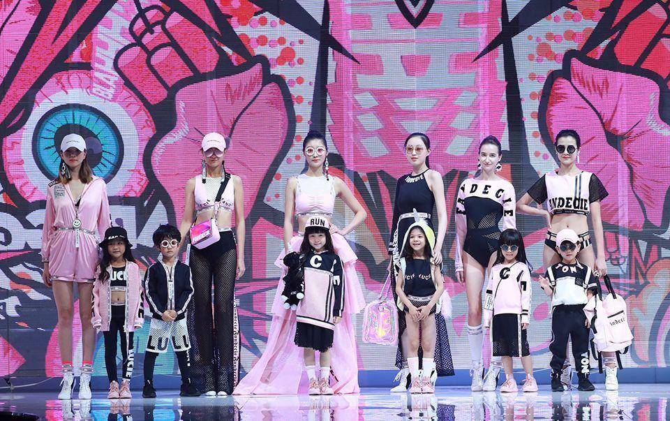 想在夏天变美的女生，快跟着女神韩雪和肯豆挑选好看的内衣