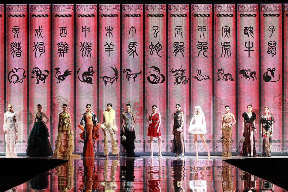 想在夏天变美的女生，快跟着女神韩雪和肯豆挑选好看的内衣