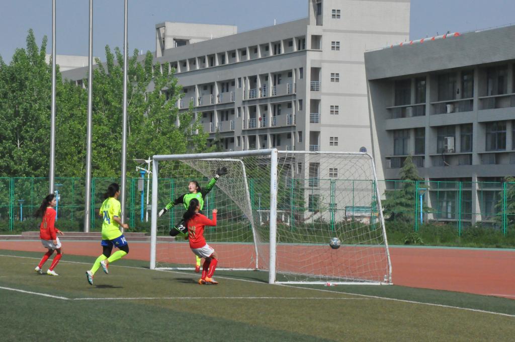 江南大学羽毛球赛冠军,江南学校女子篮球队夺冠