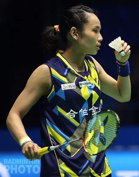 怎么正手发球发到底线,单打正手发球一直压底线