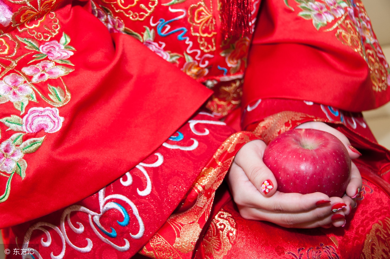 属鸡的结婚送亲忌讳什么属相,属鸡结婚当天忌讳什么属相