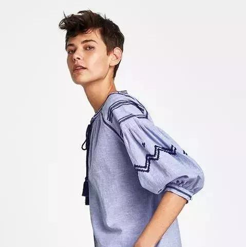 胸大怎么穿不显胸的衣服,孕期胸大怎么穿衣