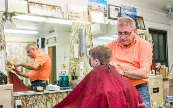 扎克伯格设计了什么,扎克伯格的成功路上卑鄙手段