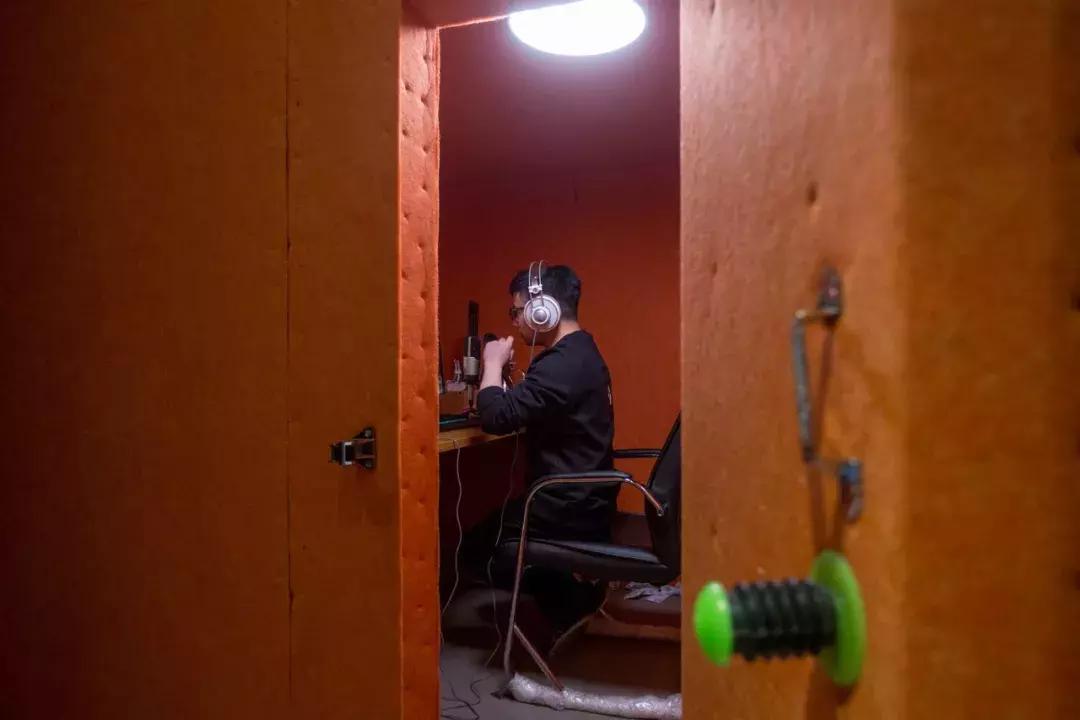 90后主播讲故事,90后主播月入百万