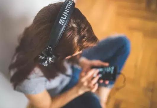 90后主播讲故事,90后主播月入百万