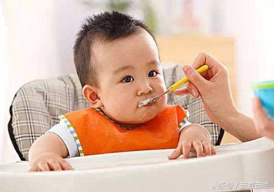 宝宝0到3岁喂养的技巧和建议,宝宝喂养有三大重点教新妈妈喂养