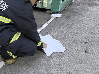 老人点蚊香为什么会烧坏房间,老人点蚊香引燃被子烧毁房间