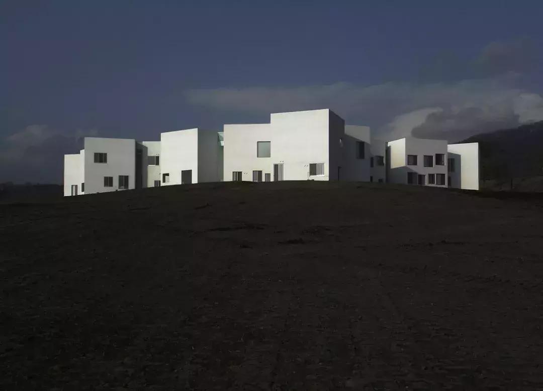 在家里闷骚,去上班腻歪,大千世界,到底哪里才是世外桃源?