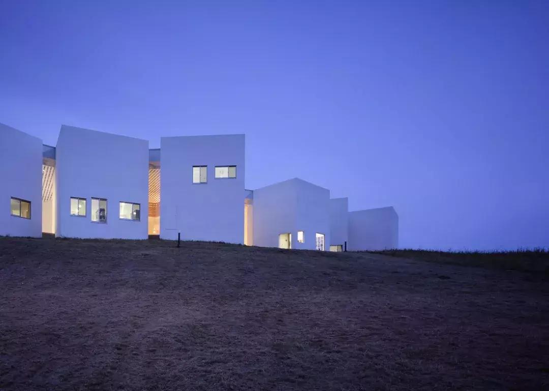 在家里闷骚,去上班腻歪,大千世界,到底哪里才是世外桃源?