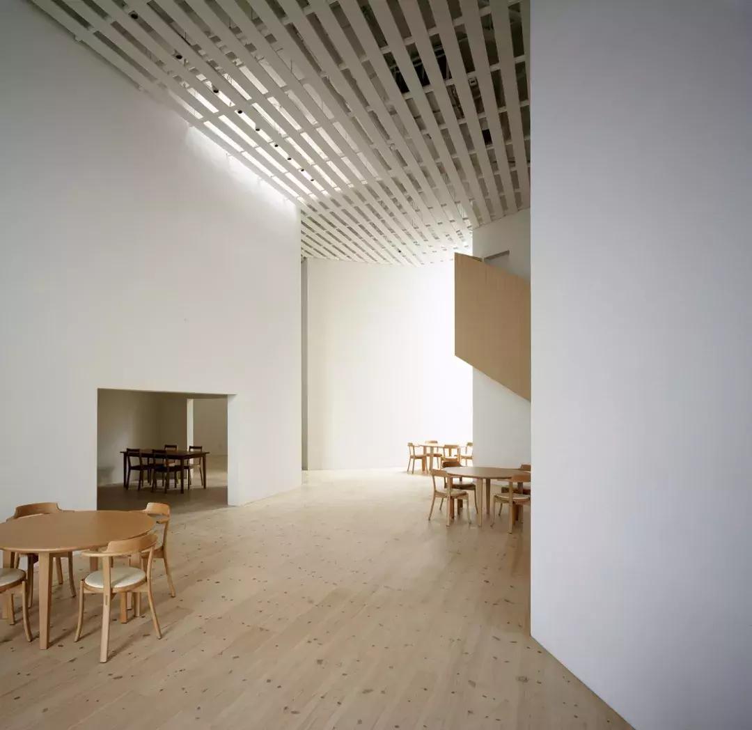 在家里闷骚,去上班腻歪,大千世界,到底哪里才是世外桃源?