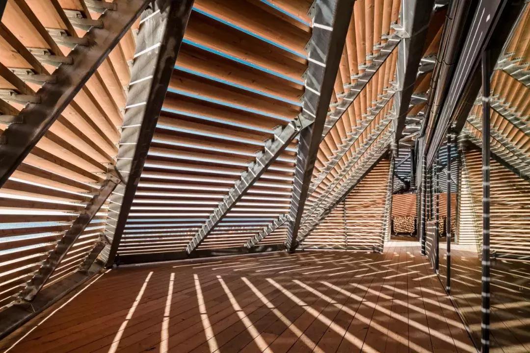 在家里闷骚,去上班腻歪,大千世界,到底哪里才是世外桃源?