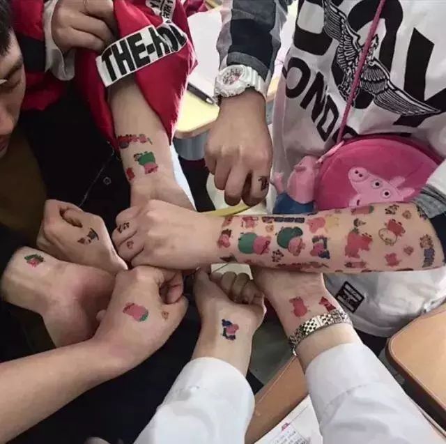 把小猪佩奇纹在身上,小猪佩奇身上纹的梗出处