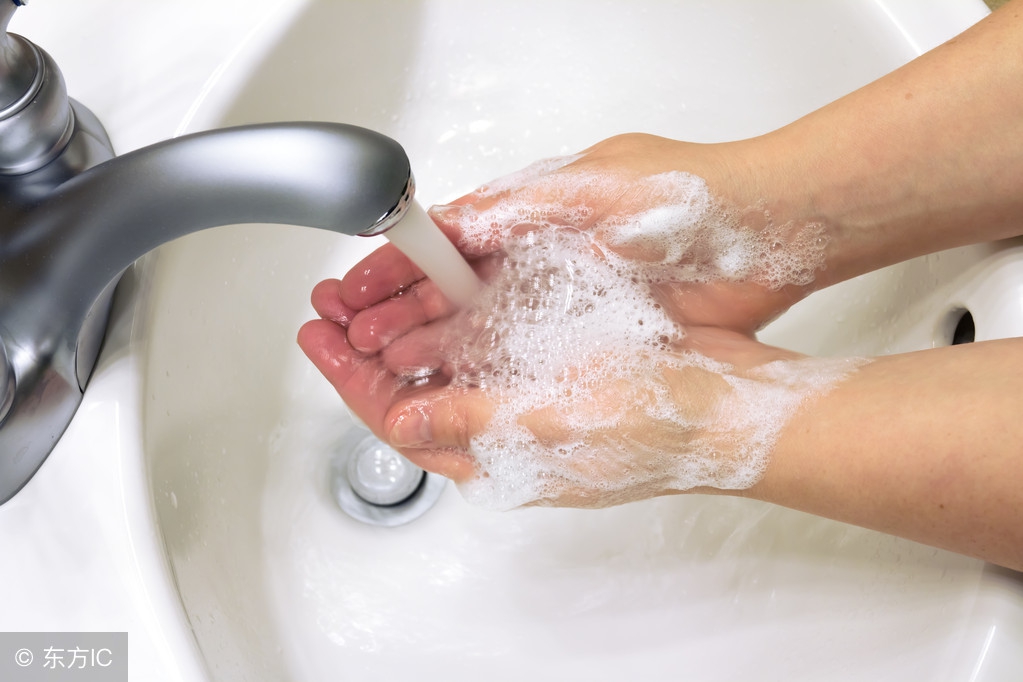 大宝得了手足口家里有婴儿怎么办,一个小孩得了手足口病怎么隔离