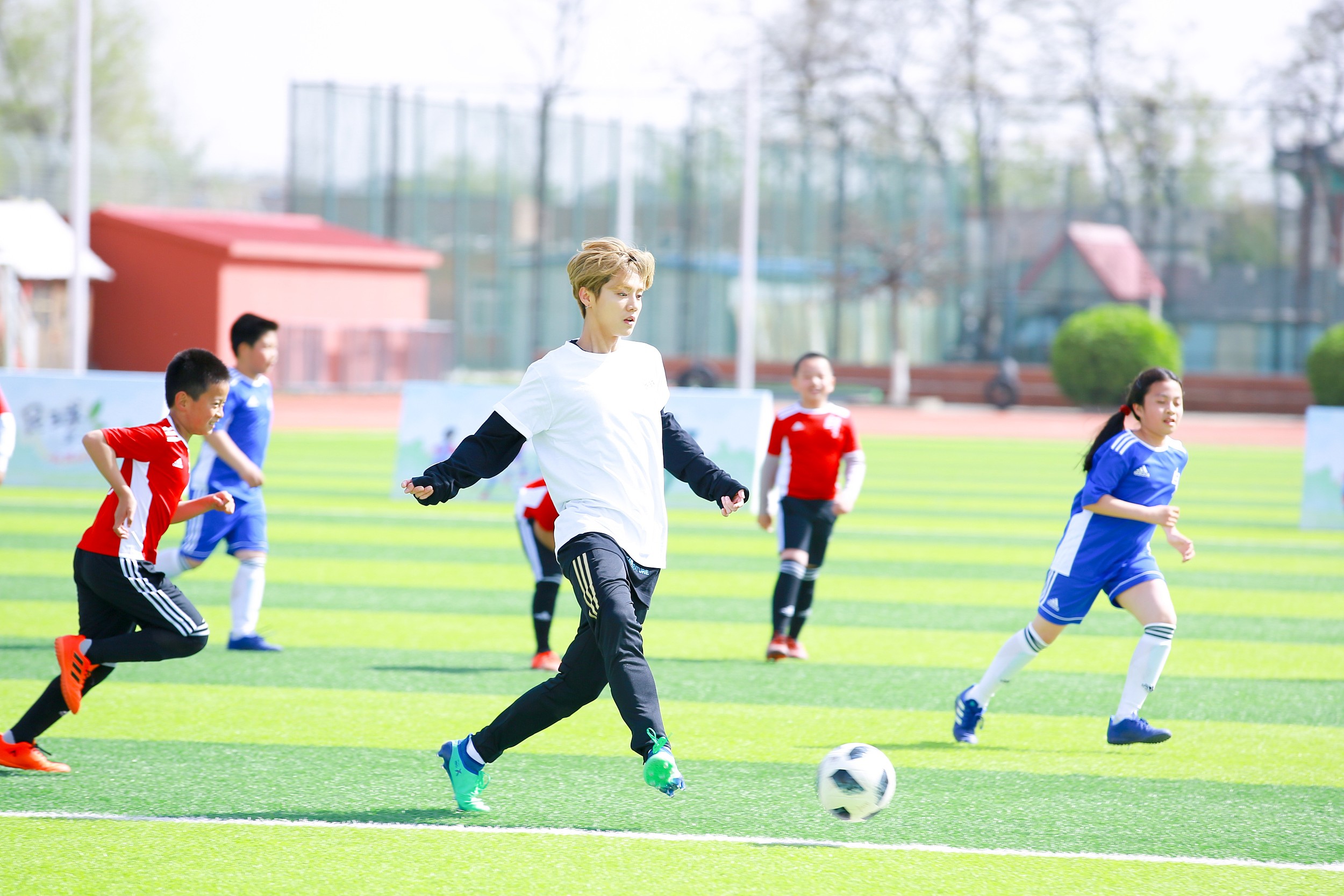 鹿晗足球自传,鹿晗足球少年