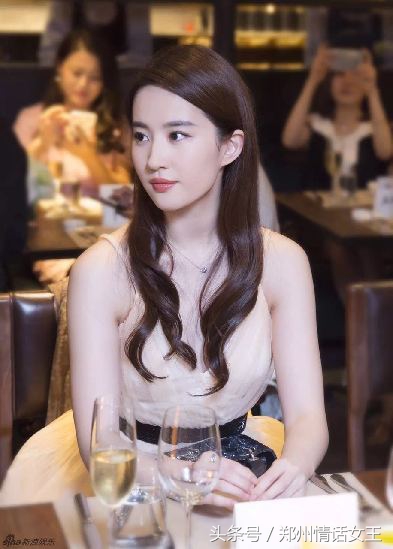 天蝎要的是明目张胆的偏爱与例外,天蝎在外人面前的高冷和孤傲